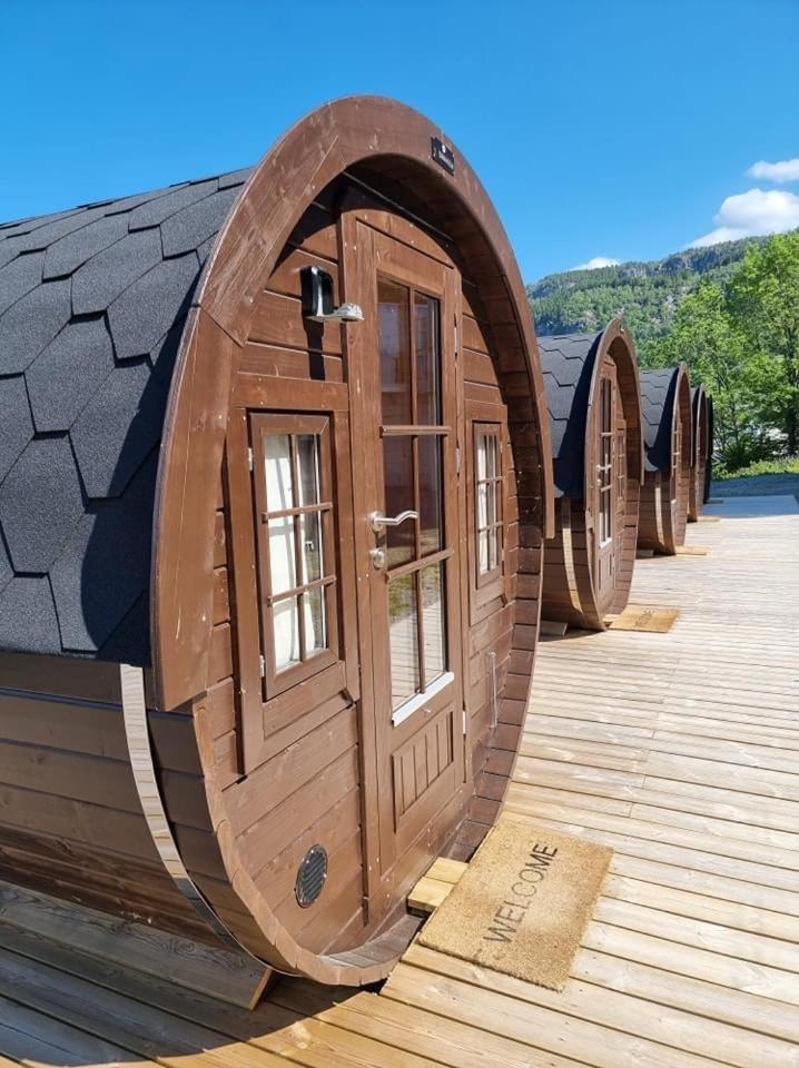 Sleeping Barrel Lodge Smaken Av Ryfylke Event As, Drives Ikke Som Hotell Hjelmeland エクステリア 写真